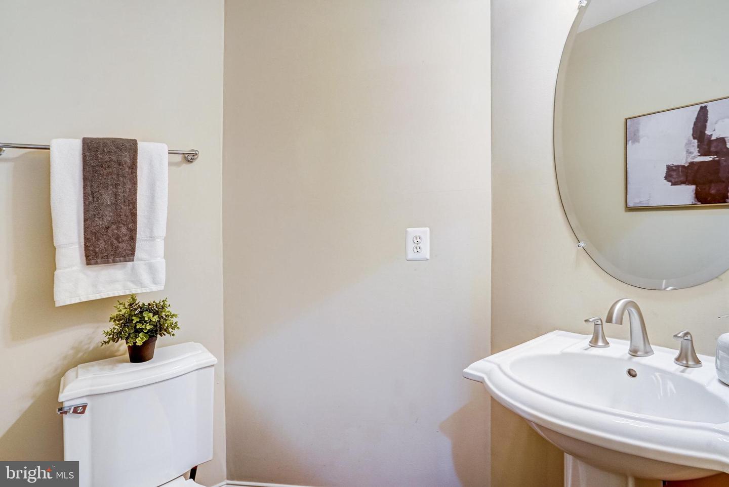 5968 MANORVIEW WAY, ALEXANDRIA, Virginia 22315, 4 Bedrooms Bedrooms, ,3 BathroomsBathrooms,Residential,For sale,5968 MANORVIEW WAY,VAFX2245582 MLS # VAFX2245582