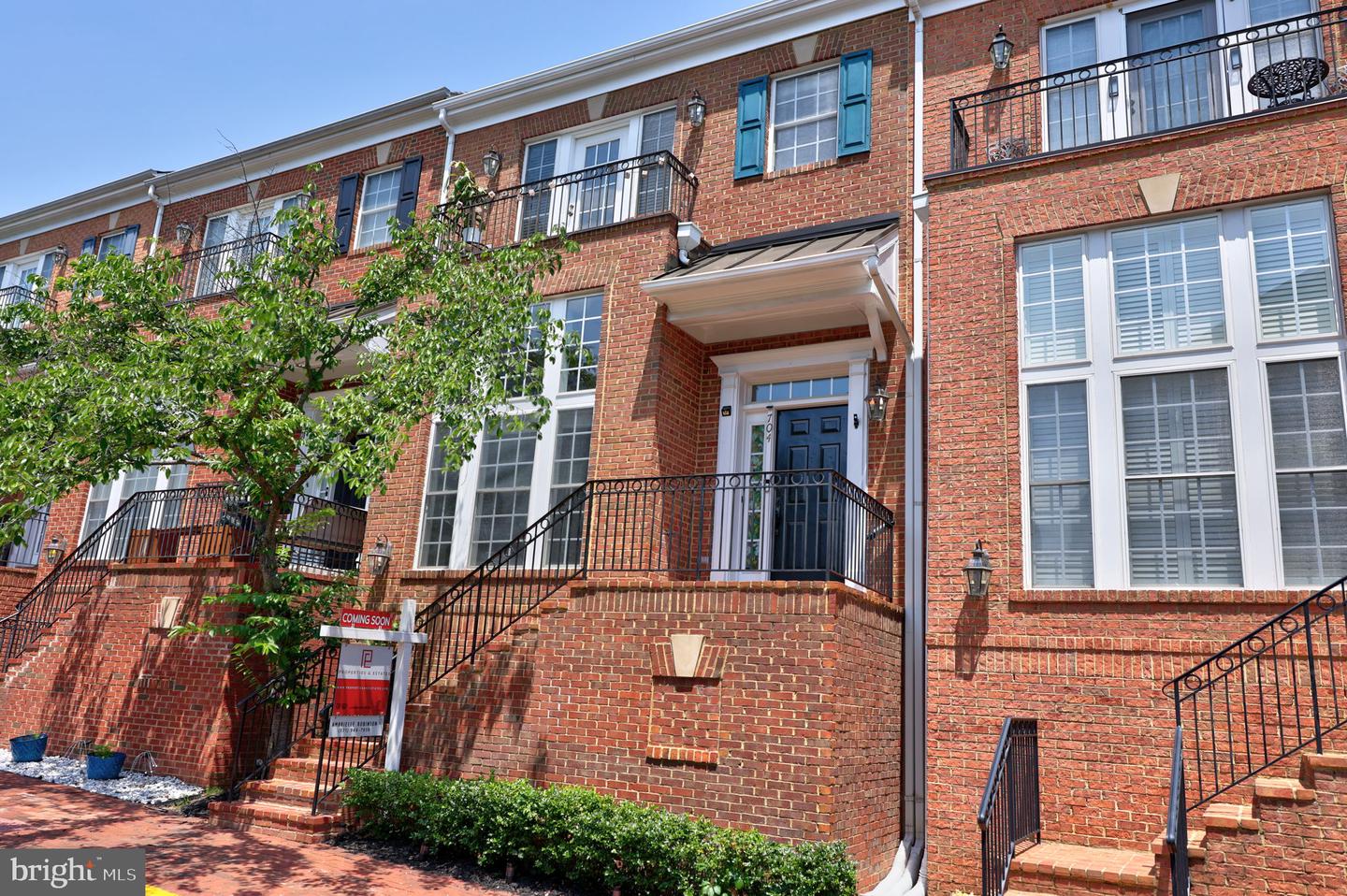 704 VESTAL ST, WOODBRIDGE, Virginia 22191, 3 Bedrooms Bedrooms, ,2 BathroomsBathrooms,Residential,For sale,704 VESTAL ST,VAPW2096494 MLS # VAPW2096494