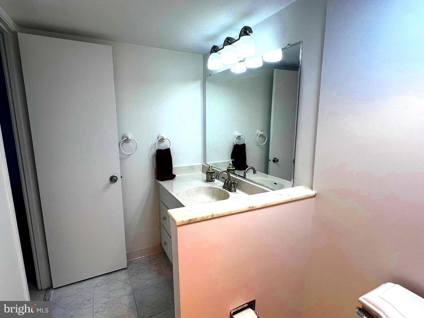 8350 GREENSBORO DR #218, MCLEAN, Virginia 22102, 1 Bedroom Bedrooms, 1 Room Rooms,1 BathroomBathrooms,Residential,For sale,8350 GREENSBORO DR #218,VAFX2246148 MLS # VAFX2246148