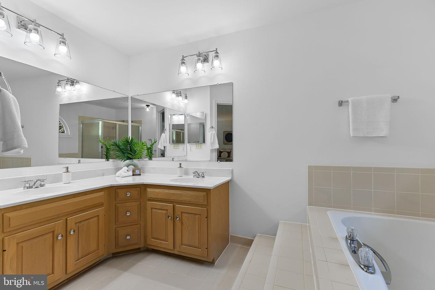 4920 SUNSET LN, ANNANDALE, Virginia 22003, 6 Bedrooms Bedrooms, ,4 BathroomsBathrooms,Residential,For sale,4920 SUNSET LN,VAFX2246212 MLS # VAFX2246212