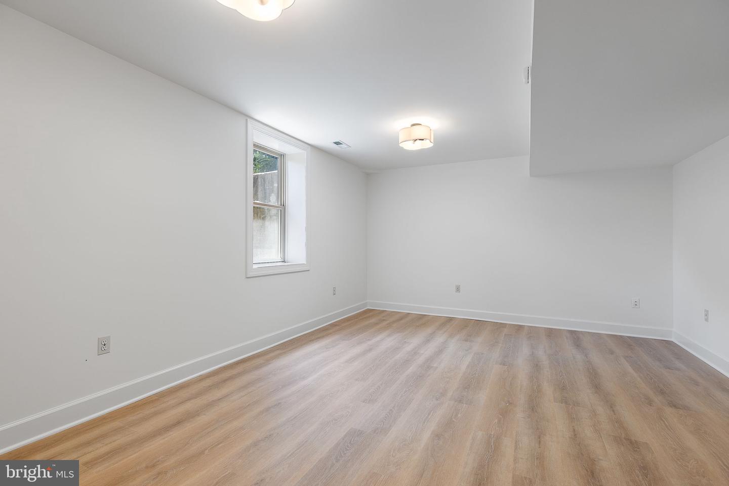 4920 SUNSET LN, ANNANDALE, Virginia 22003, 6 Bedrooms Bedrooms, ,4 BathroomsBathrooms,Residential,For sale,4920 SUNSET LN,VAFX2246212 MLS # VAFX2246212