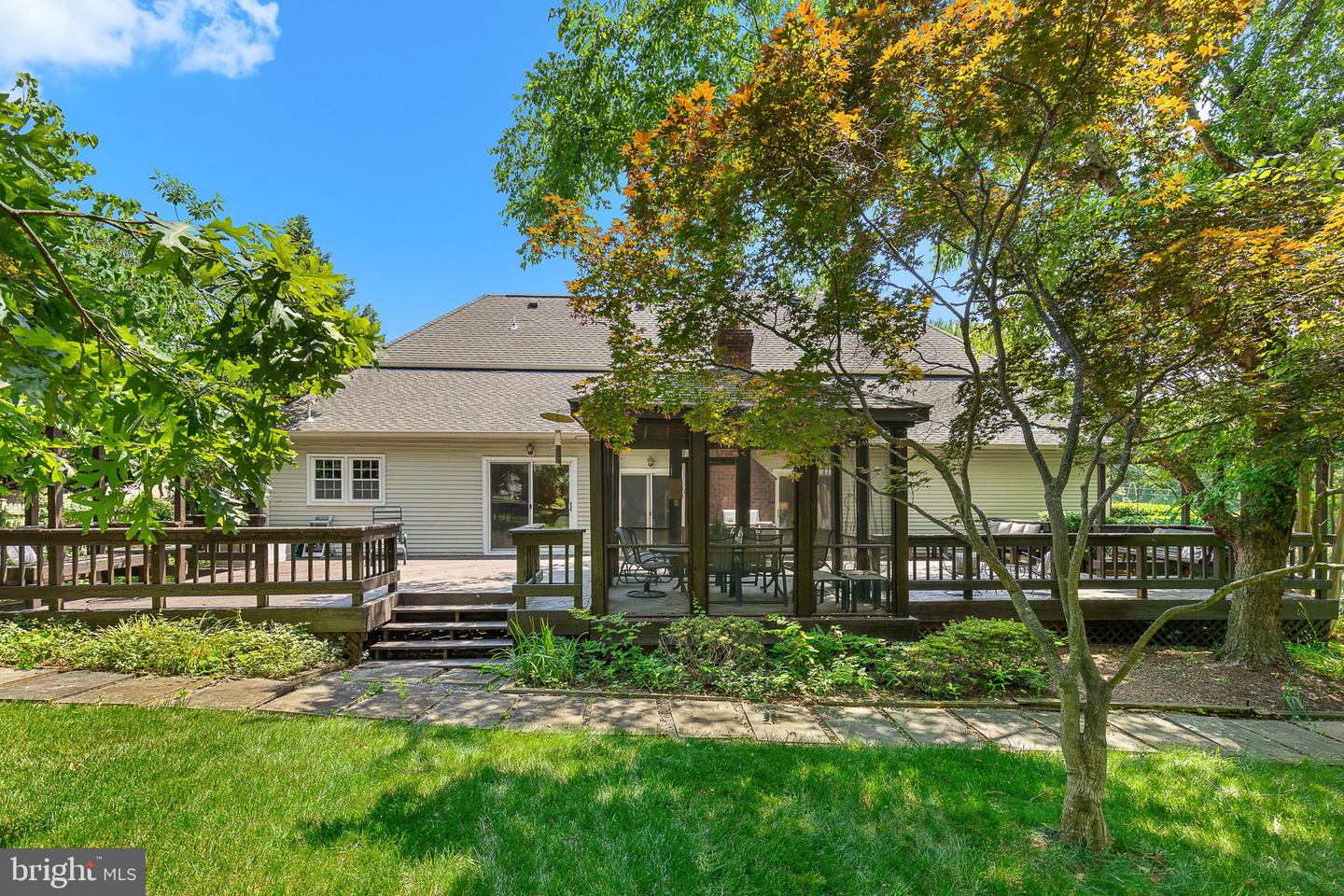 4920 SUNSET LN, ANNANDALE, Virginia 22003, 6 Bedrooms Bedrooms, ,4 BathroomsBathrooms,Residential,For sale,4920 SUNSET LN,VAFX2246212 MLS # VAFX2246212