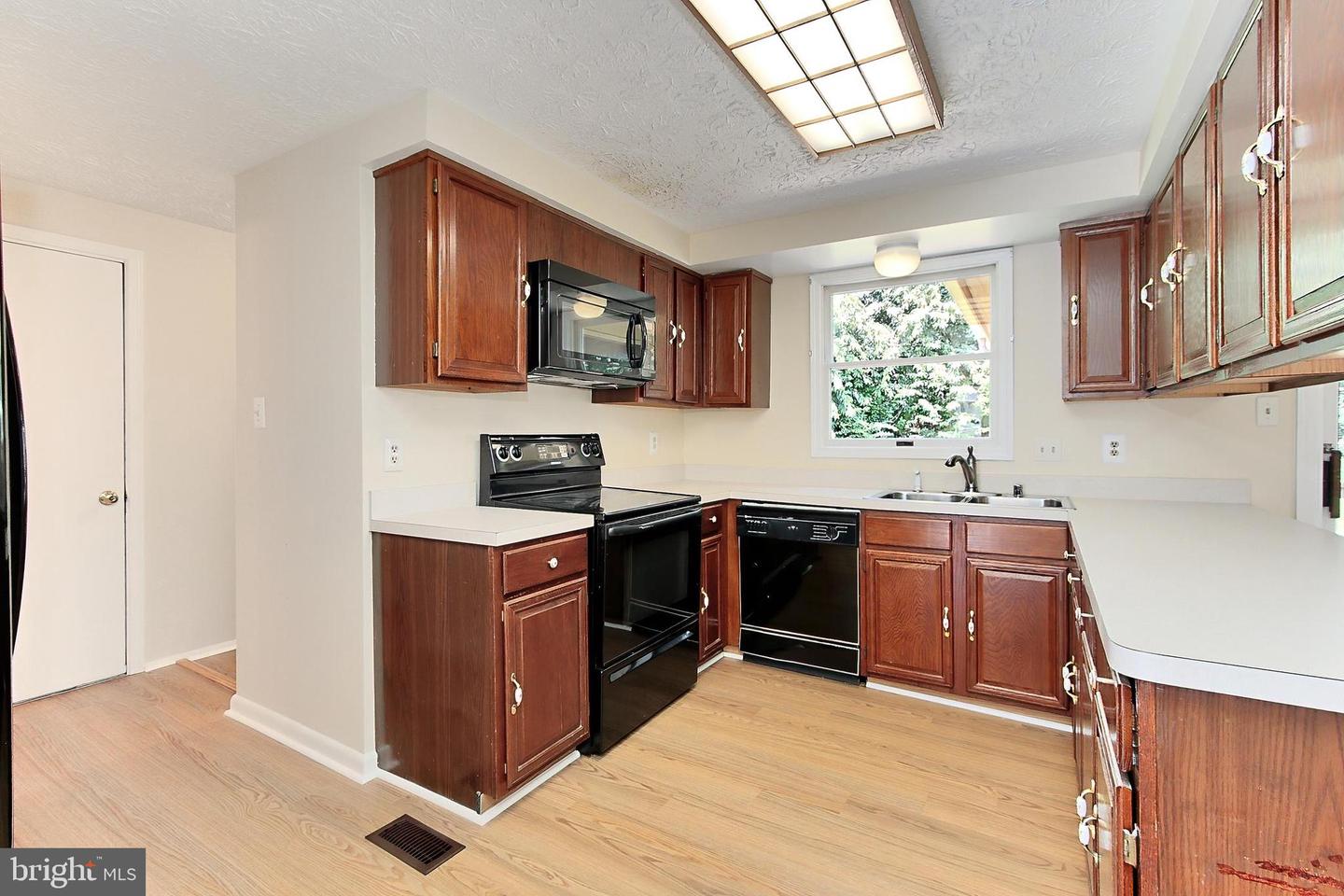 5509 YELLOW RAIL CT, FAIRFAX, Virginia 22032, 5 Bedrooms Bedrooms, ,3 BathroomsBathrooms,Residential,For sale,5509 YELLOW RAIL CT,VAFX2246474 MLS # VAFX2246474