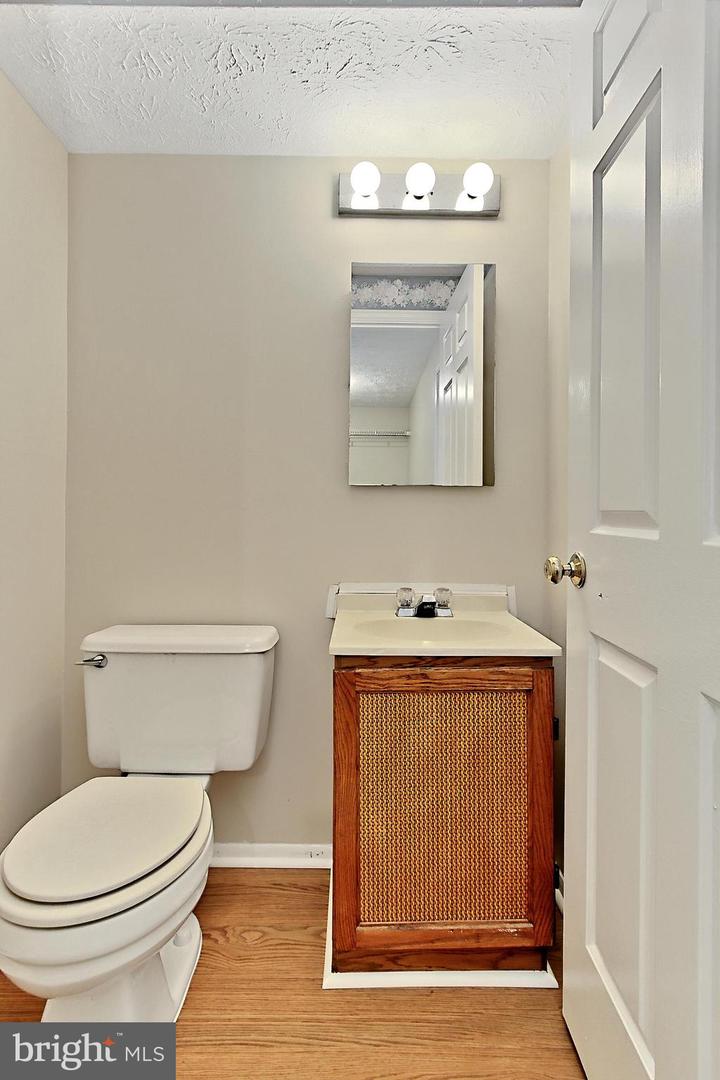 5509 YELLOW RAIL CT, FAIRFAX, Virginia 22032, 5 Bedrooms Bedrooms, ,3 BathroomsBathrooms,Residential,For sale,5509 YELLOW RAIL CT,VAFX2246474 MLS # VAFX2246474