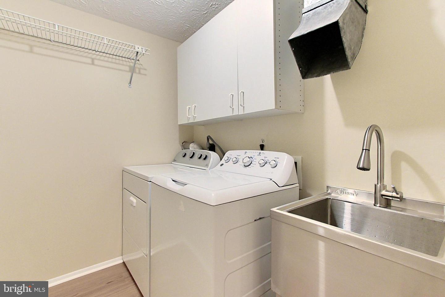 5509 YELLOW RAIL CT, FAIRFAX, Virginia 22032, 5 Bedrooms Bedrooms, ,3 BathroomsBathrooms,Residential,For sale,5509 YELLOW RAIL CT,VAFX2246474 MLS # VAFX2246474