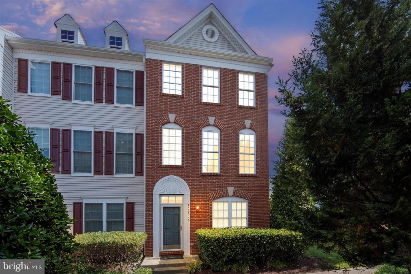 42806 LONGWORTH TER, CHANTILLY, Virginia 20152, 3 Bedrooms Bedrooms, 10 Rooms Rooms,3 BathroomsBathrooms,Residential,For sale,42806 LONGWORTH TER,VALO2099334 MLS # VALO2099334