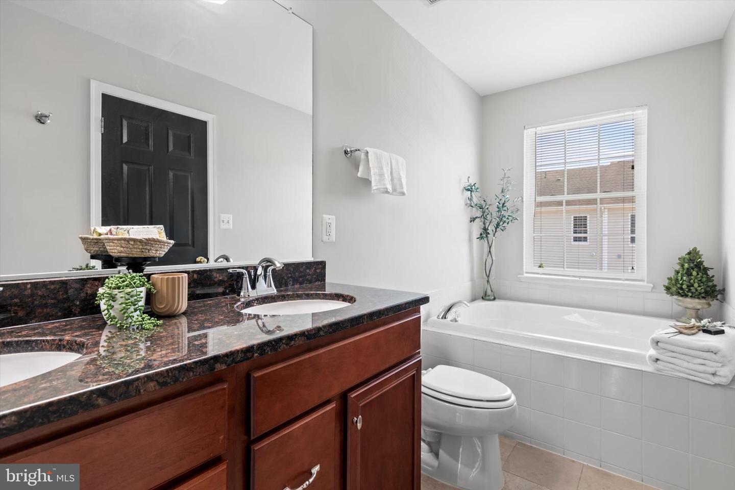 42806 LONGWORTH TER, CHANTILLY, Virginia 20152, 3 Bedrooms Bedrooms, 10 Rooms Rooms,3 BathroomsBathrooms,Residential,For sale,42806 LONGWORTH TER,VALO2099334 MLS # VALO2099334