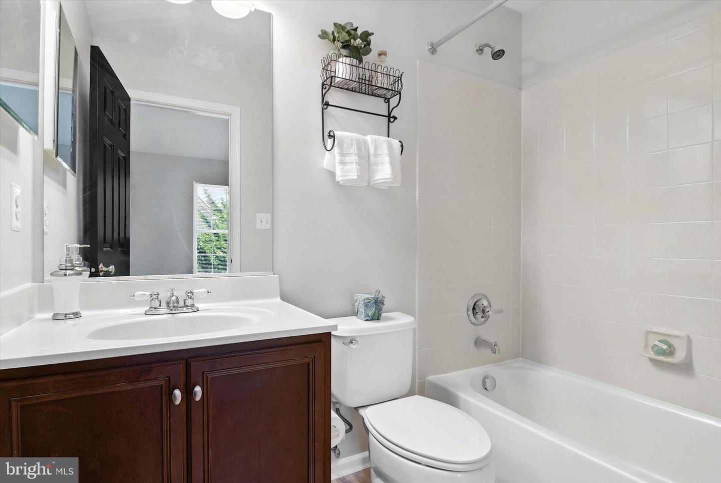 42806 LONGWORTH TER, CHANTILLY, Virginia 20152, 3 Bedrooms Bedrooms, 10 Rooms Rooms,3 BathroomsBathrooms,Residential,For sale,42806 LONGWORTH TER,VALO2099334 MLS # VALO2099334