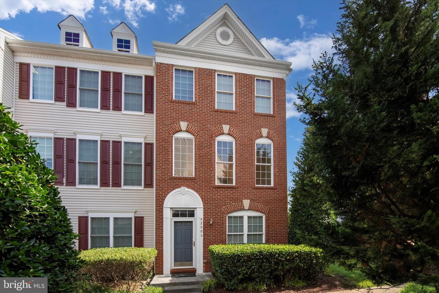 42806 LONGWORTH TER, CHANTILLY, Virginia 20152, 3 Bedrooms Bedrooms, 10 Rooms Rooms,3 BathroomsBathrooms,Residential,For sale,42806 LONGWORTH TER,VALO2099334 MLS # VALO2099334