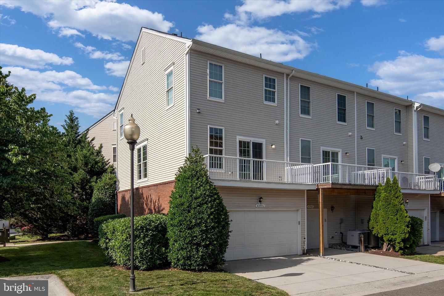 42806 LONGWORTH TER, CHANTILLY, Virginia 20152, 3 Bedrooms Bedrooms, 10 Rooms Rooms,3 BathroomsBathrooms,Residential,For sale,42806 LONGWORTH TER,VALO2099334 MLS # VALO2099334