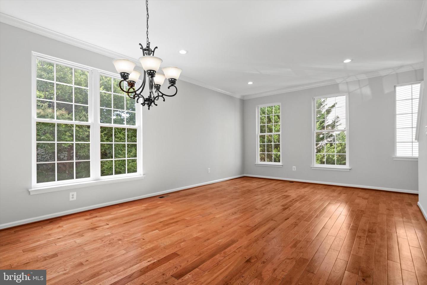42806 LONGWORTH TER, CHANTILLY, Virginia 20152, 3 Bedrooms Bedrooms, 10 Rooms Rooms,3 BathroomsBathrooms,Residential,For sale,42806 LONGWORTH TER,VALO2099334 MLS # VALO2099334