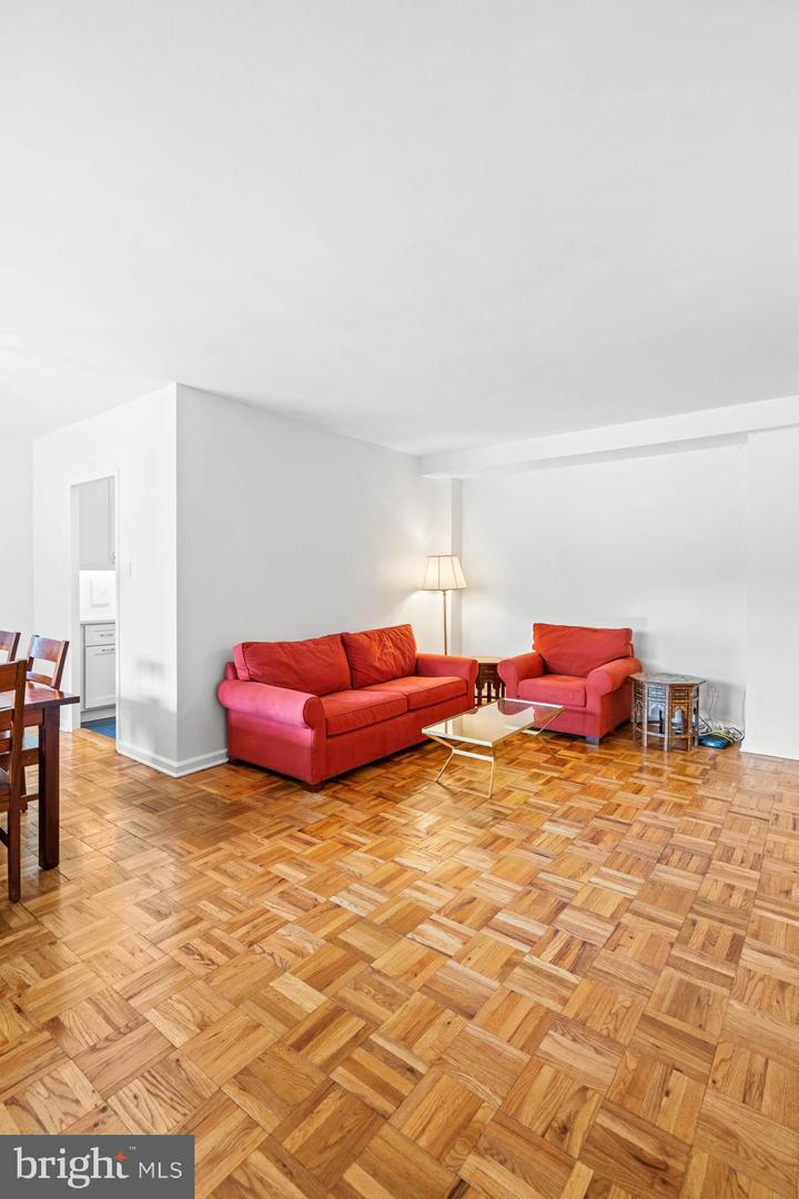 4740 CONNECTICUT AVE NW #204, WASHINGTON, District Of Columbia 20008, 1 Bedroom Bedrooms, ,1 BathroomBathrooms,Residential,For sale,4740 CONNECTICUT AVE NW #204,DCDC2205440 MLS # DCDC2205440