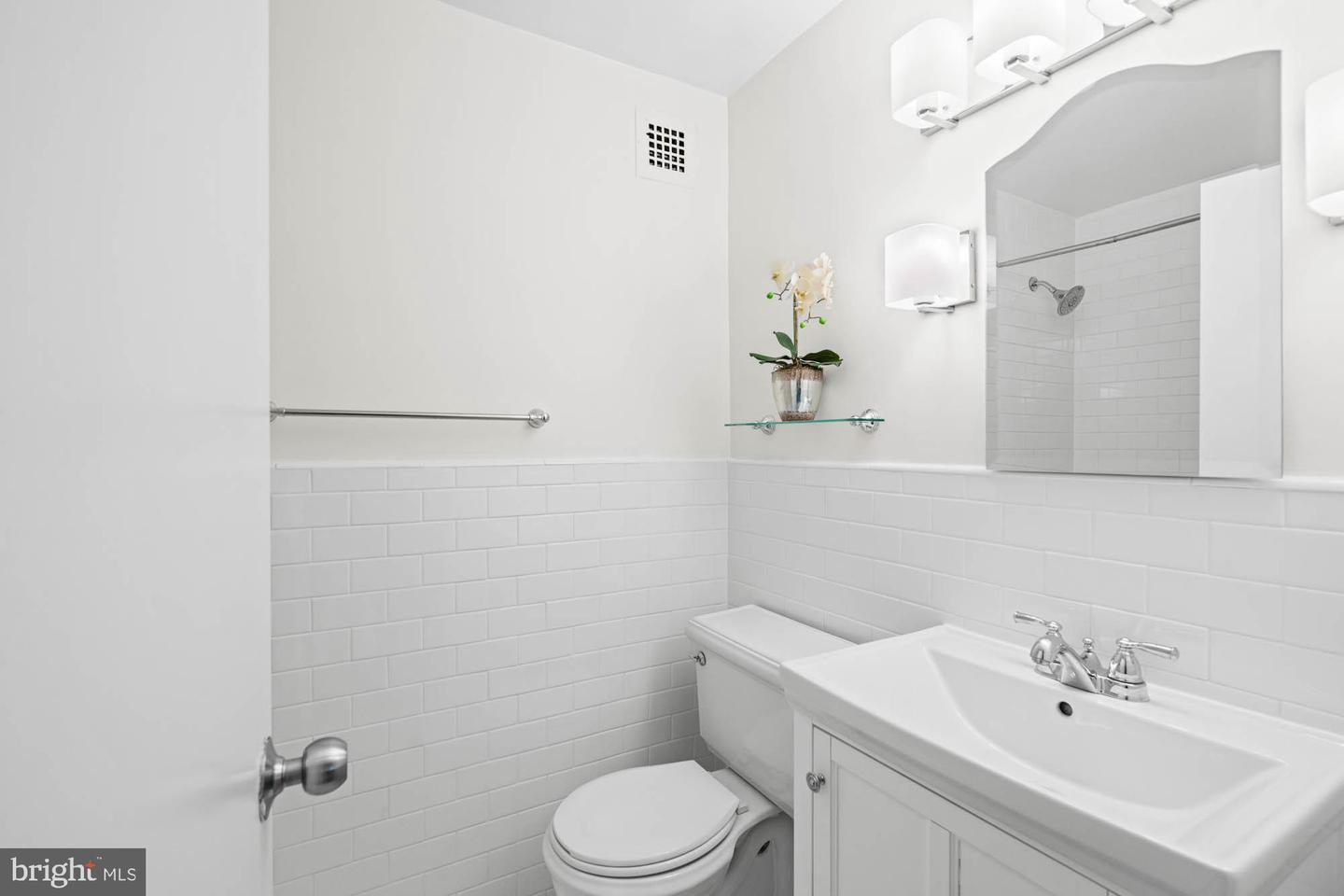 4740 CONNECTICUT AVE NW #204, WASHINGTON, District Of Columbia 20008, 1 Bedroom Bedrooms, ,1 BathroomBathrooms,Residential,For sale,4740 CONNECTICUT AVE NW #204,DCDC2205440 MLS # DCDC2205440
