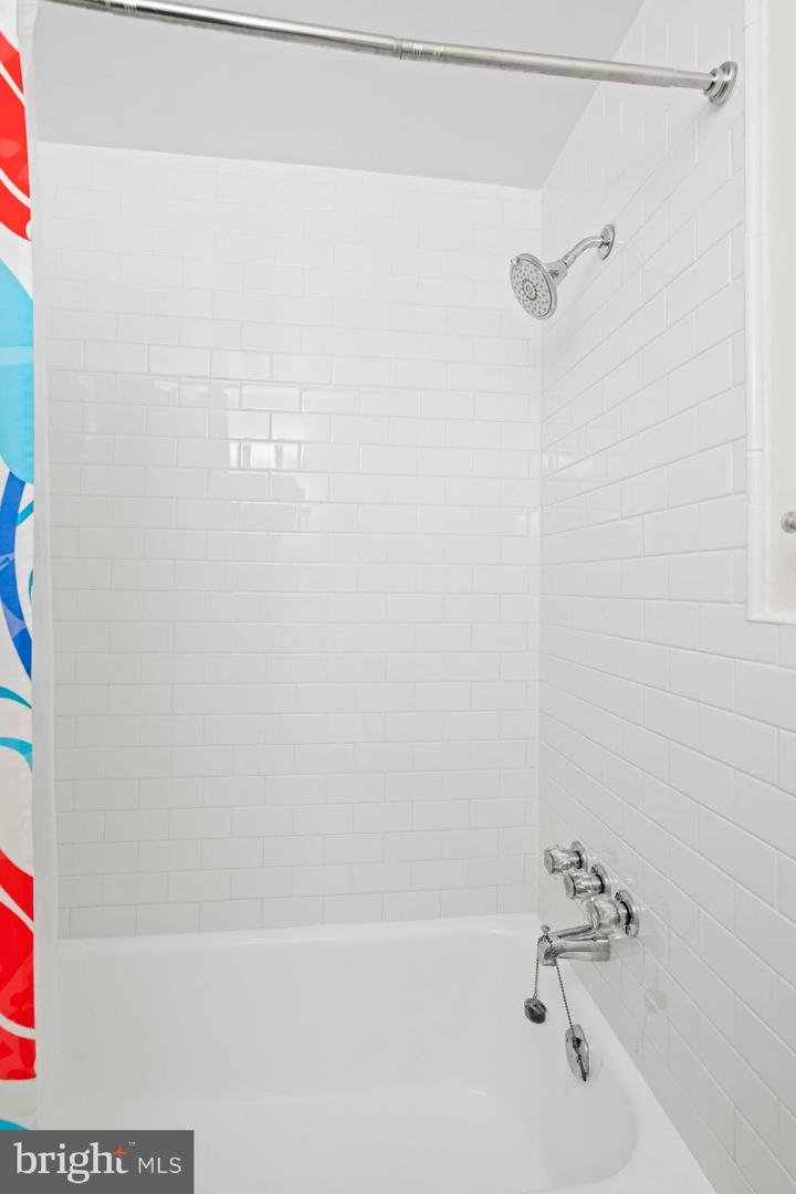 4740 CONNECTICUT AVE NW #204, WASHINGTON, District Of Columbia 20008, 1 Bedroom Bedrooms, ,1 BathroomBathrooms,Residential,For sale,4740 CONNECTICUT AVE NW #204,DCDC2205440 MLS # DCDC2205440