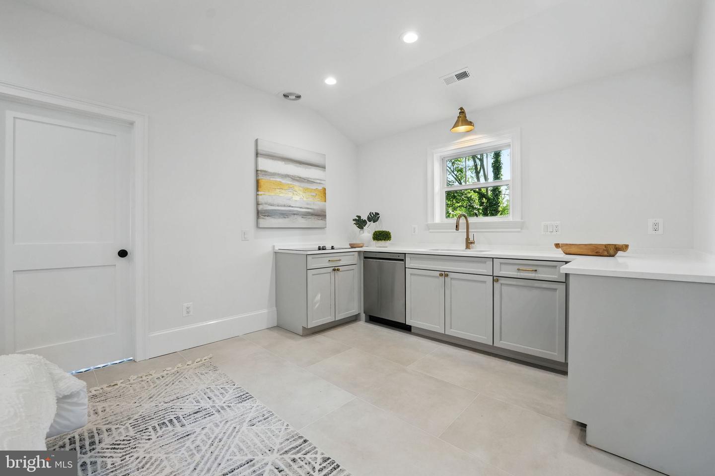 4705 25TH ST N, ARLINGTON, Virginia 22207, 7 Bedrooms Bedrooms, ,6 BathroomsBathrooms,Residential,For sale,4705 25TH ST N,VAAR2059122 MLS # VAAR2059122