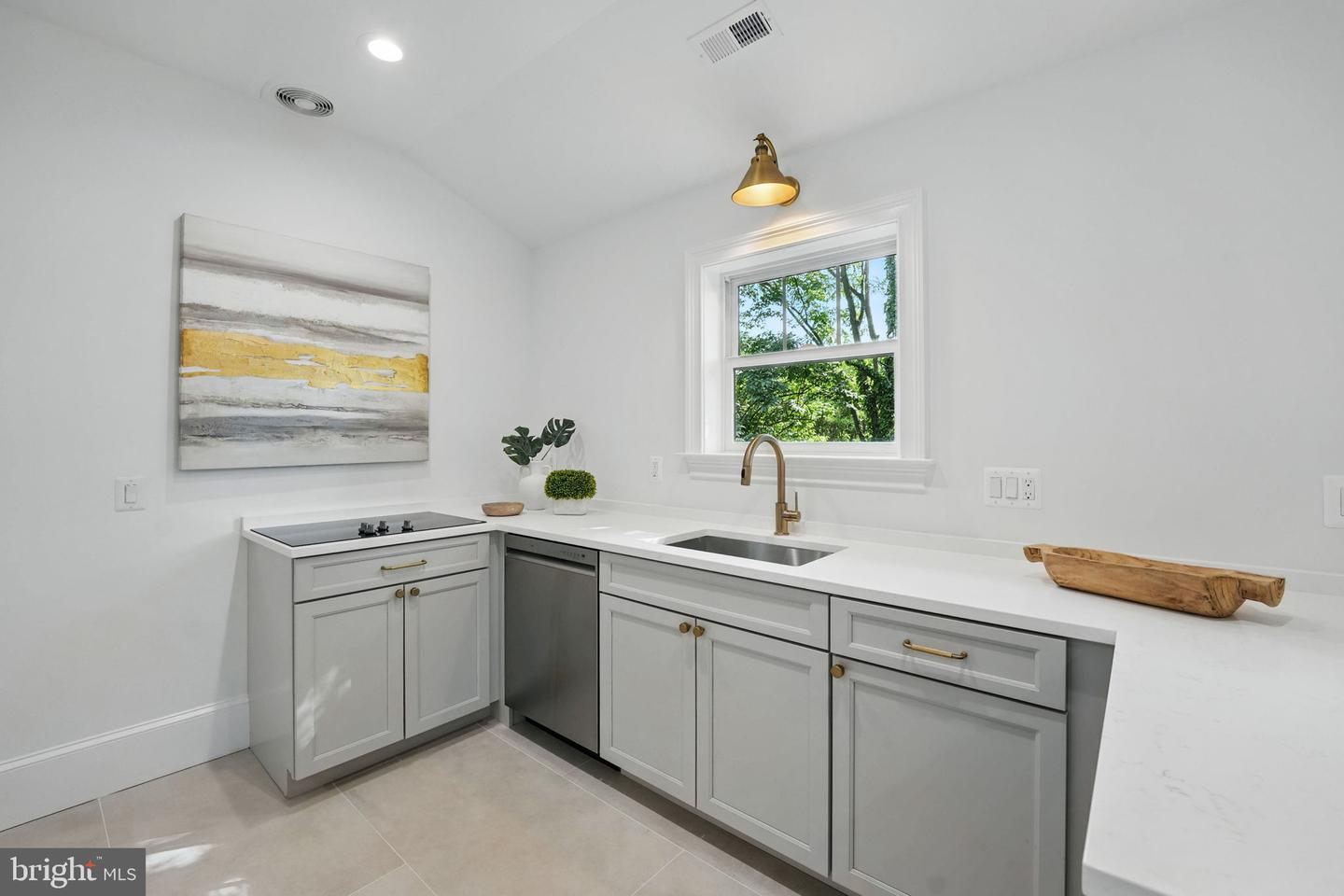 4705 25TH ST N, ARLINGTON, Virginia 22207, 7 Bedrooms Bedrooms, ,6 BathroomsBathrooms,Residential,For sale,4705 25TH ST N,VAAR2059122 MLS # VAAR2059122
