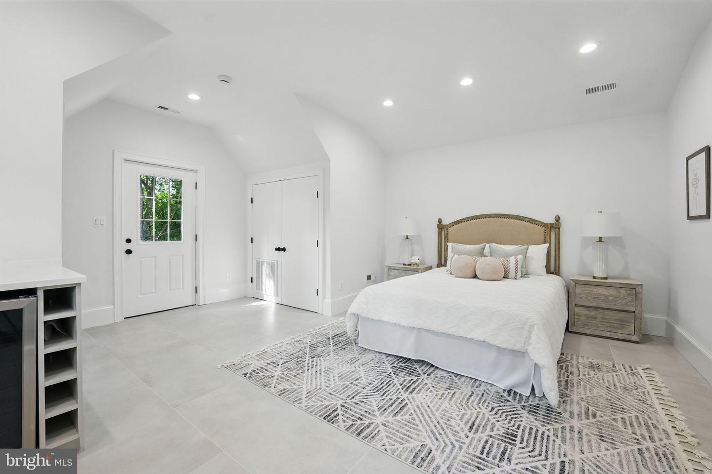 4705 25TH ST N, ARLINGTON, Virginia 22207, 7 Bedrooms Bedrooms, ,6 BathroomsBathrooms,Residential,For sale,4705 25TH ST N,VAAR2059122 MLS # VAAR2059122