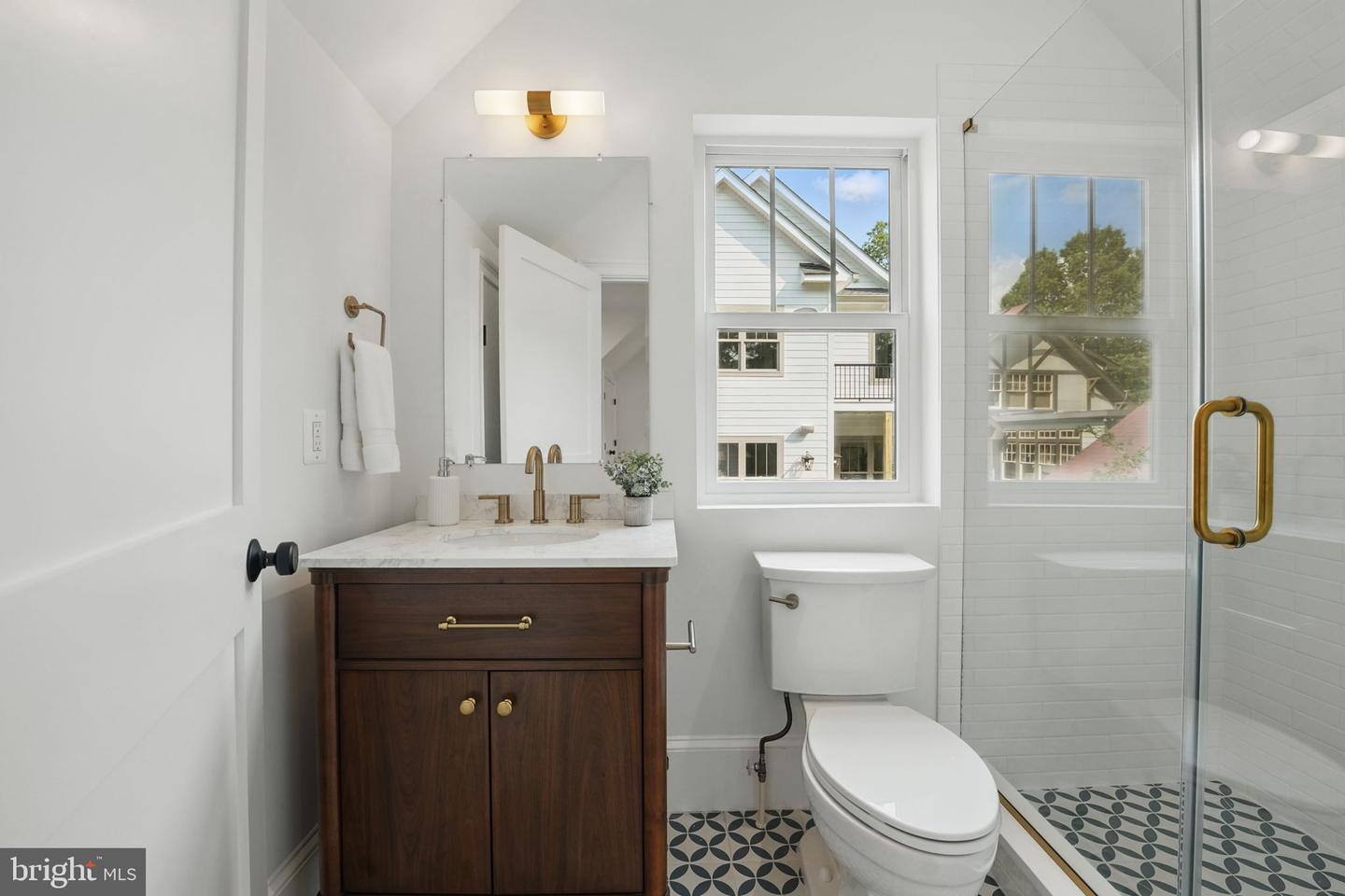 4705 25TH ST N, ARLINGTON, Virginia 22207, 7 Bedrooms Bedrooms, ,6 BathroomsBathrooms,Residential,For sale,4705 25TH ST N,VAAR2059122 MLS # VAAR2059122