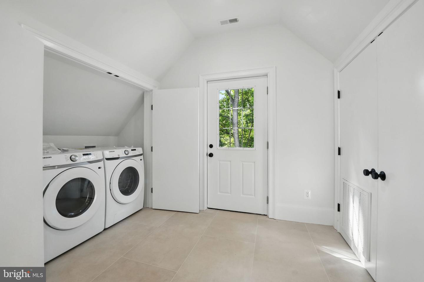 4705 25TH ST N, ARLINGTON, Virginia 22207, 7 Bedrooms Bedrooms, ,6 BathroomsBathrooms,Residential,For sale,4705 25TH ST N,VAAR2059122 MLS # VAAR2059122