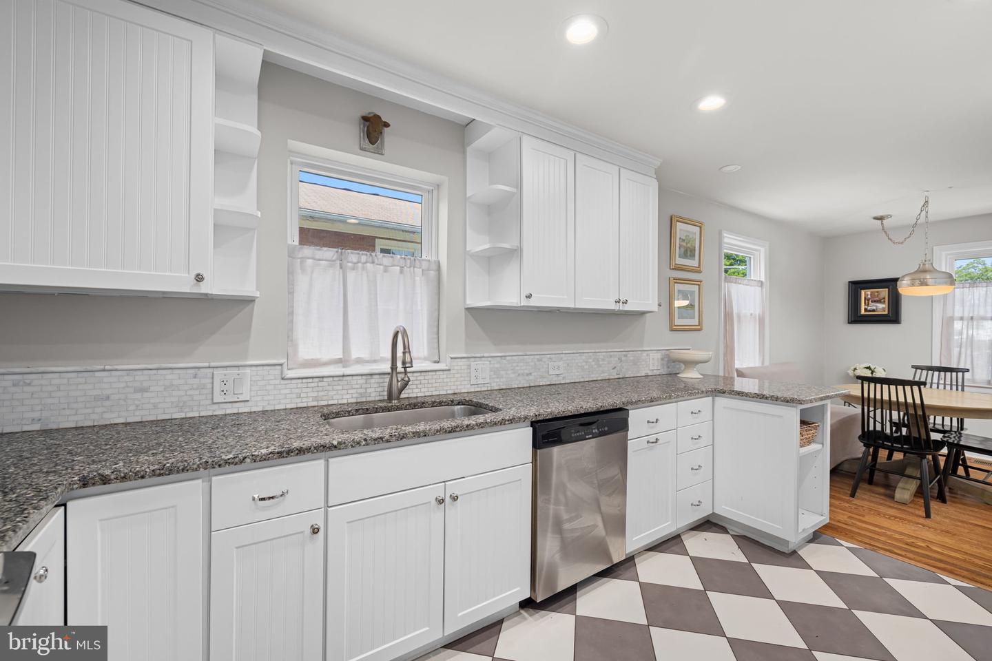 2800 W GEORGE MASON RD, FALLS CHURCH, Virginia 22042, 3 Bedrooms Bedrooms, ,2 BathroomsBathrooms,Residential,For sale,2800 W GEORGE MASON RD,VAFX2247224 MLS # VAFX2247224