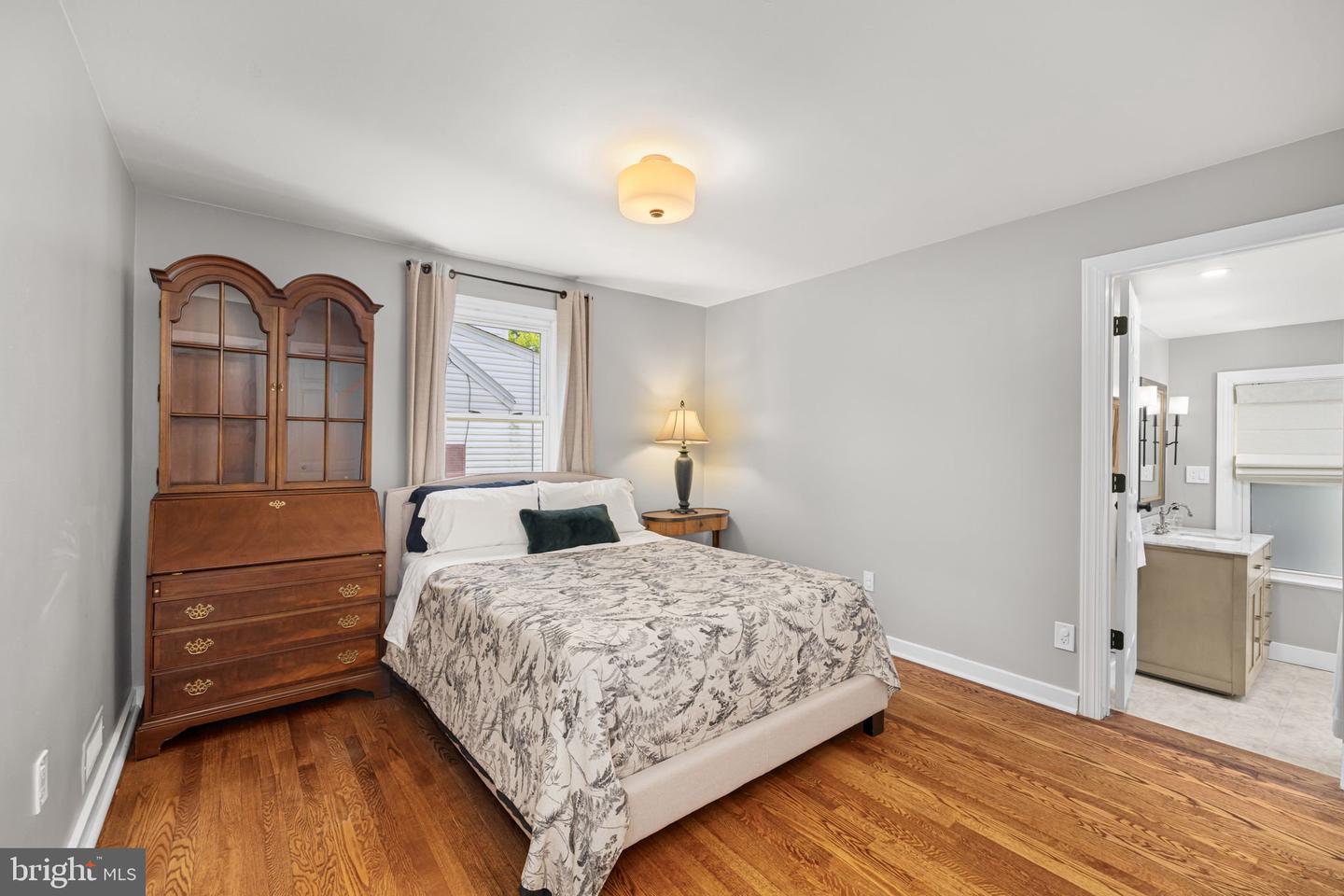 2800 W GEORGE MASON RD, FALLS CHURCH, Virginia 22042, 3 Bedrooms Bedrooms, ,2 BathroomsBathrooms,Residential,For sale,2800 W GEORGE MASON RD,VAFX2247224 MLS # VAFX2247224