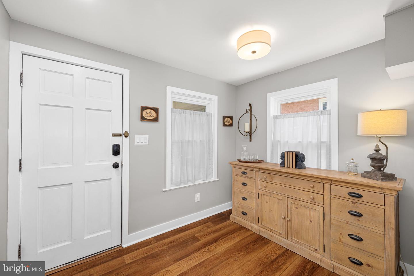 2800 W GEORGE MASON RD, FALLS CHURCH, Virginia 22042, 3 Bedrooms Bedrooms, ,2 BathroomsBathrooms,Residential,For sale,2800 W GEORGE MASON RD,VAFX2247224 MLS # VAFX2247224