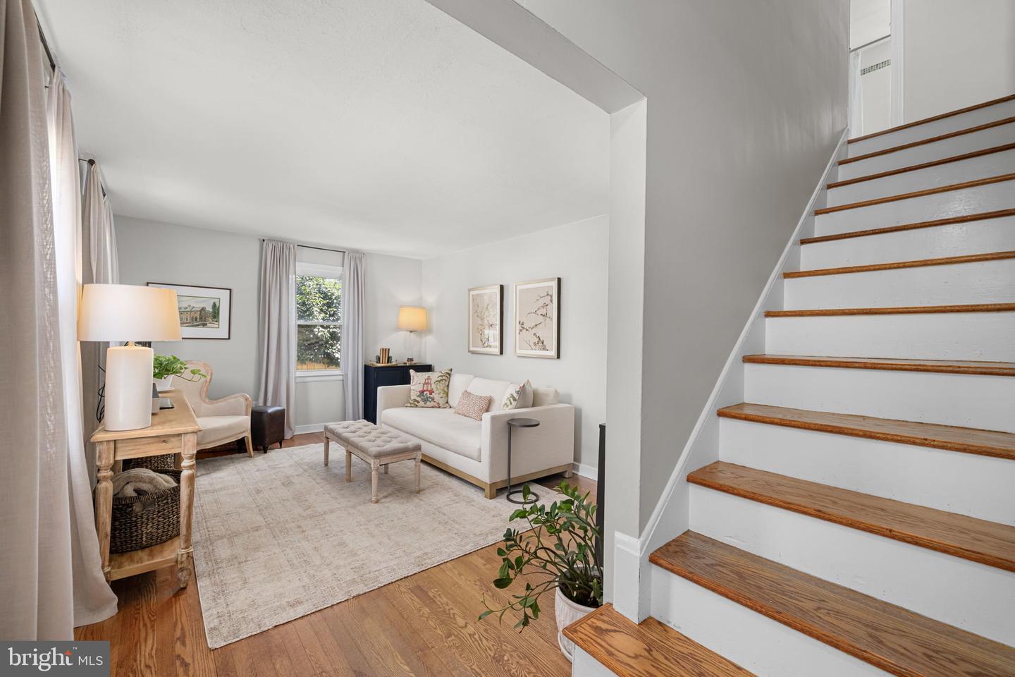 2800 W GEORGE MASON RD, FALLS CHURCH, Virginia 22042, 3 Bedrooms Bedrooms, ,2 BathroomsBathrooms,Residential,For sale,2800 W GEORGE MASON RD,VAFX2247224 MLS # VAFX2247224