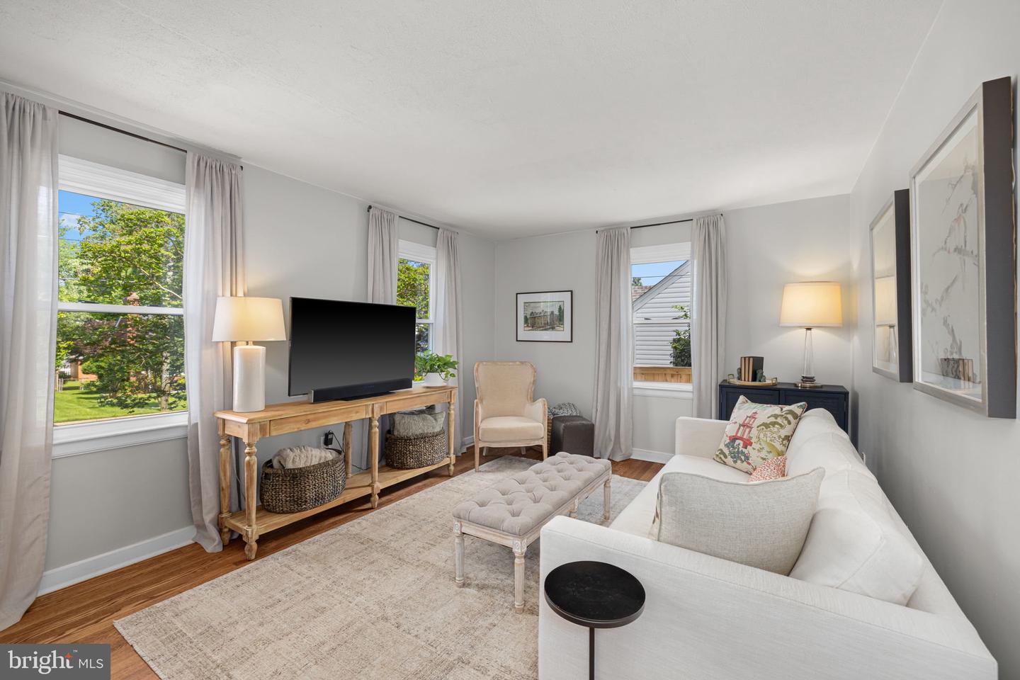 2800 W GEORGE MASON RD, FALLS CHURCH, Virginia 22042, 3 Bedrooms Bedrooms, ,2 BathroomsBathrooms,Residential,For sale,2800 W GEORGE MASON RD,VAFX2247224 MLS # VAFX2247224
