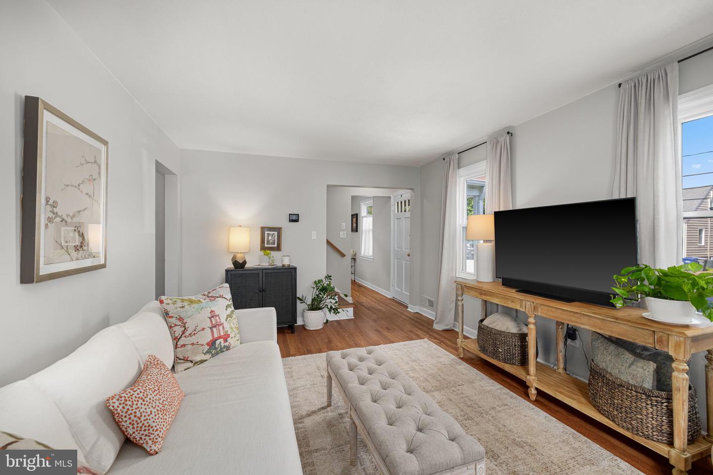 2800 W GEORGE MASON RD, FALLS CHURCH, Virginia 22042, 3 Bedrooms Bedrooms, ,2 BathroomsBathrooms,Residential,For sale,2800 W GEORGE MASON RD,VAFX2247224 MLS # VAFX2247224