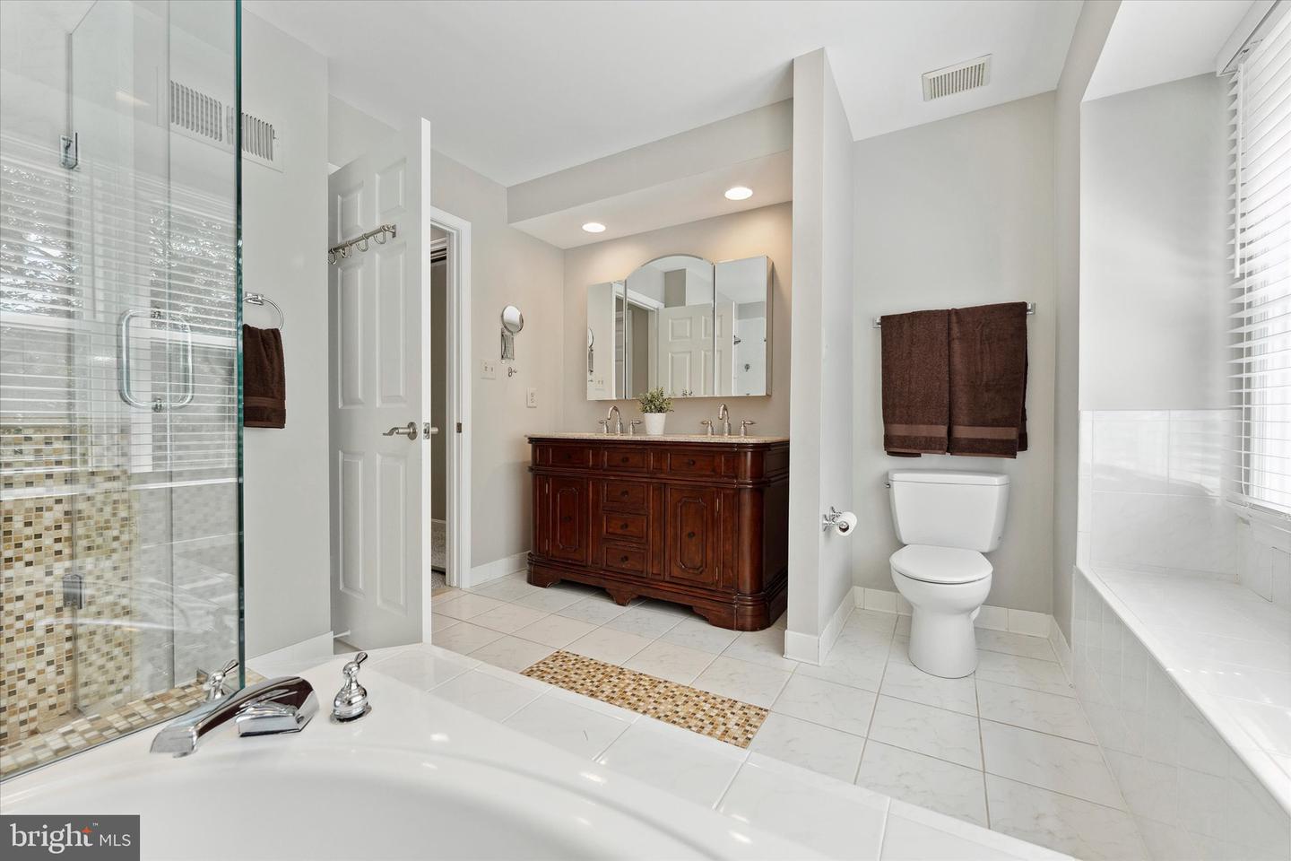 13945 STONEFIELD DR, CLIFTON, Virginia 20124, 4 Bedrooms Bedrooms, ,3 BathroomsBathrooms,Residential,For sale,13945 STONEFIELD DR,VAFX2247228 MLS # VAFX2247228