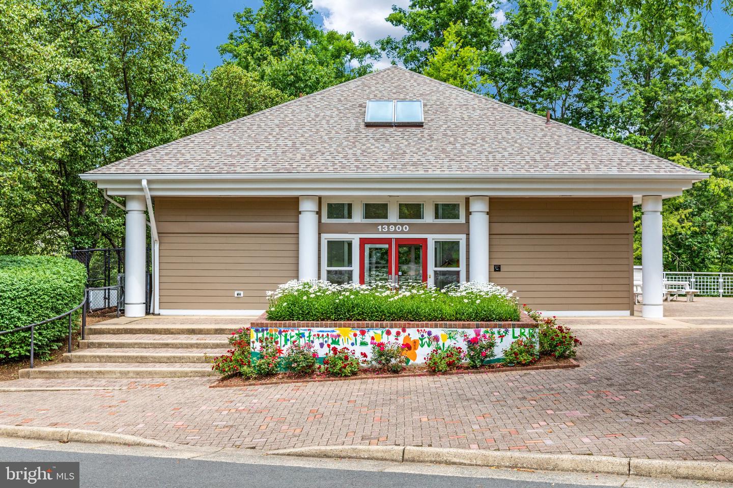 13945 STONEFIELD DR, CLIFTON, Virginia 20124, 4 Bedrooms Bedrooms, ,3 BathroomsBathrooms,Residential,For sale,13945 STONEFIELD DR,VAFX2247228 MLS # VAFX2247228