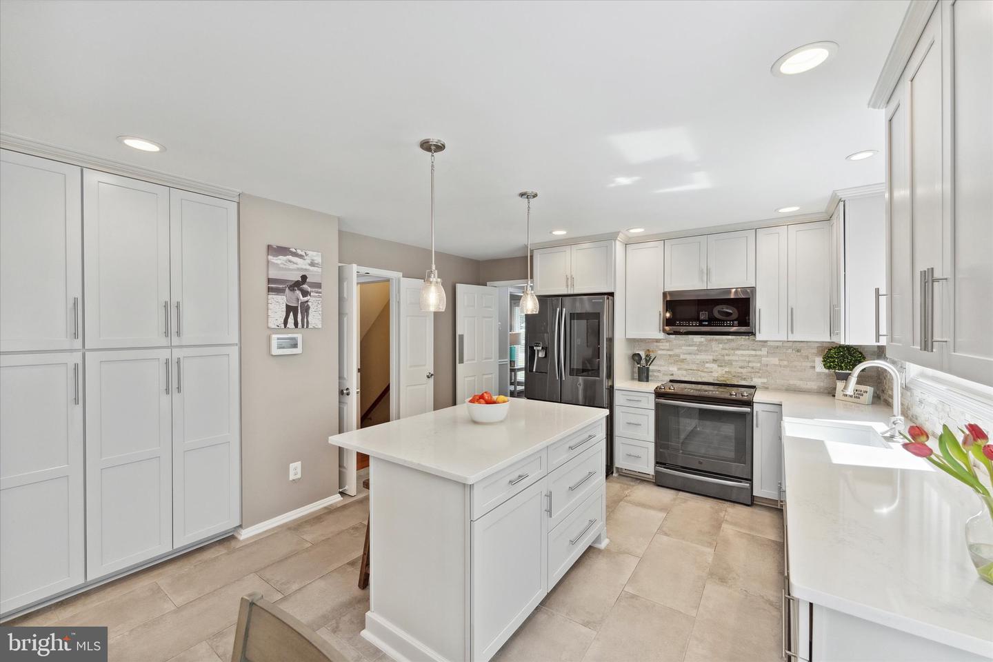 13945 STONEFIELD DR, CLIFTON, Virginia 20124, 4 Bedrooms Bedrooms, ,3 BathroomsBathrooms,Residential,For sale,13945 STONEFIELD DR,VAFX2247228 MLS # VAFX2247228