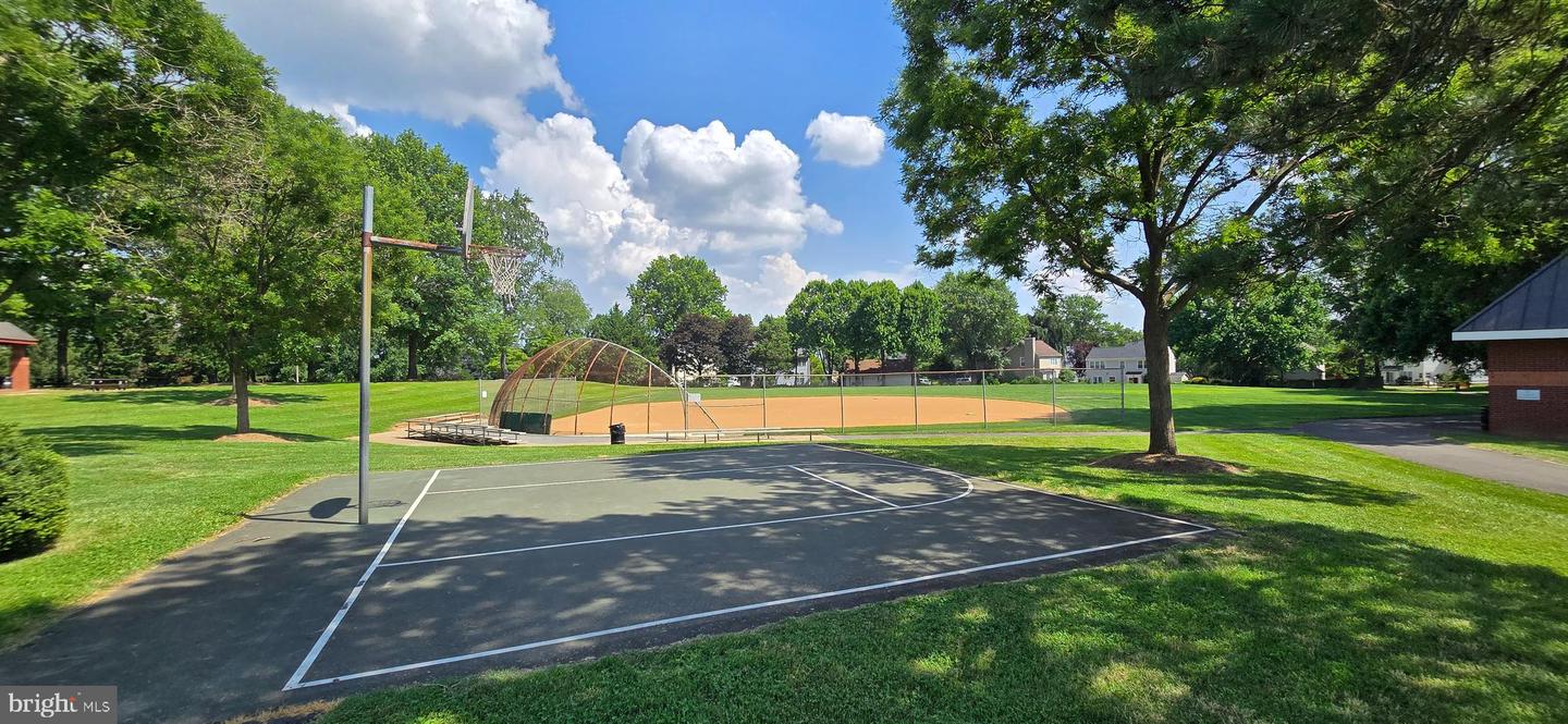 322 DEERPATH AVE SW, LEESBURG, Virginia 20175, 3 Bedrooms Bedrooms, ,3 BathroomsBathrooms,Residential,For sale,322 DEERPATH AVE SW,VALO2099540 MLS # VALO2099540