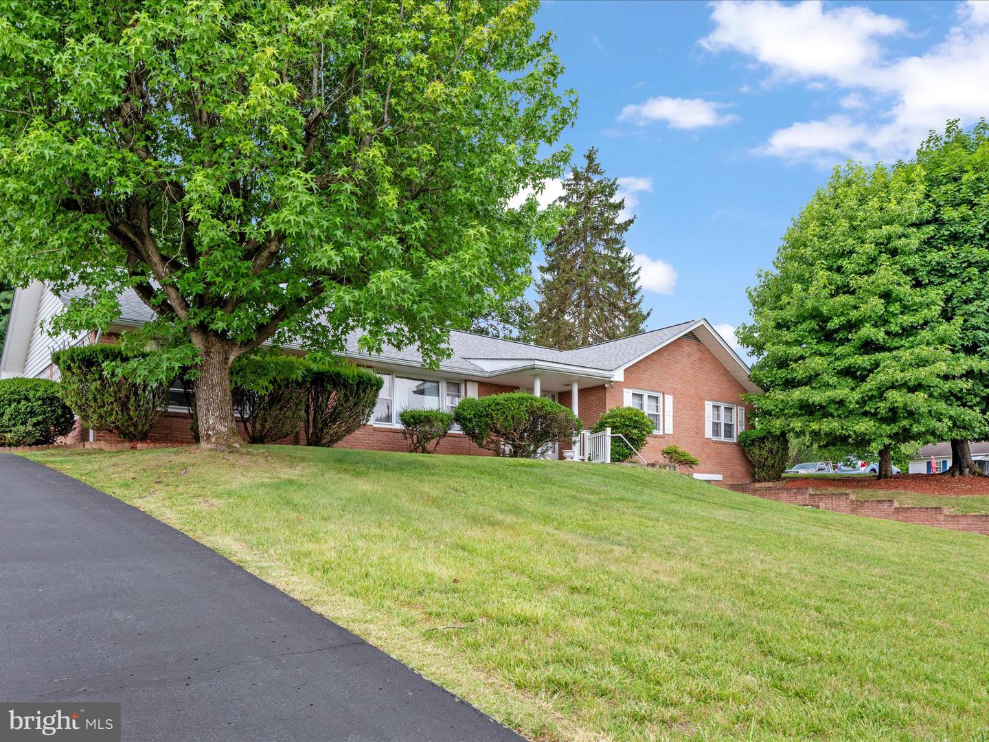 1141 ELM ST, FRONT ROYAL, Virginia 22630, 3 Bedrooms Bedrooms, ,3 BathroomsBathrooms,Residential,For sale,1141 ELM ST,VAWR2011462 MLS # VAWR2011462