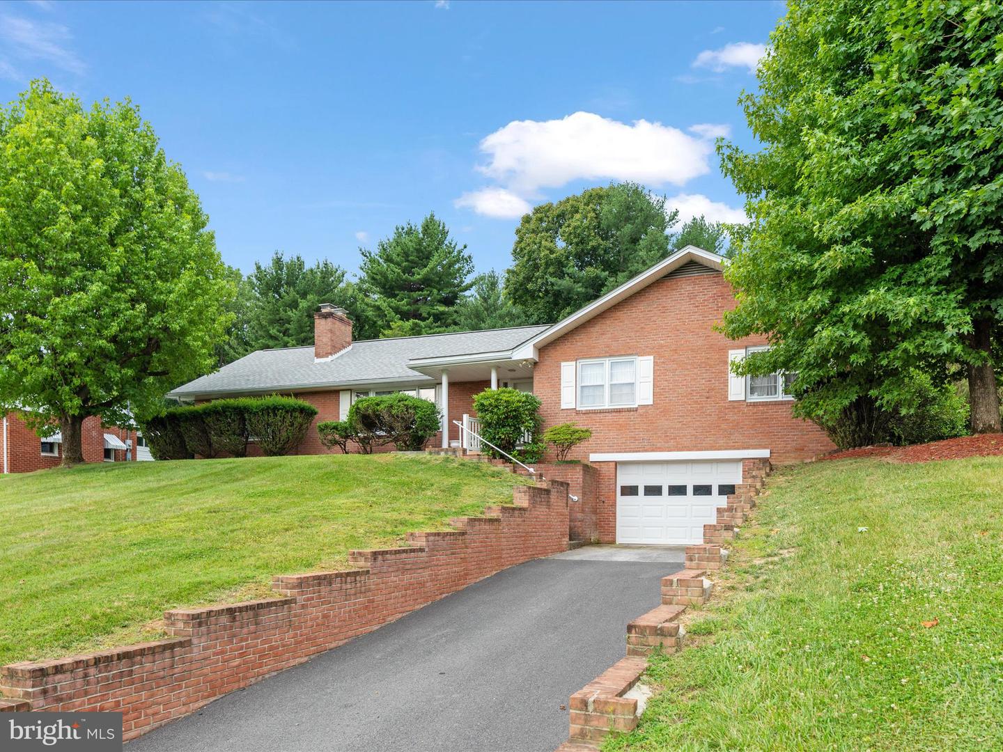 1141 ELM ST, FRONT ROYAL, Virginia 22630, 3 Bedrooms Bedrooms, ,3 BathroomsBathrooms,Residential,For sale,1141 ELM ST,VAWR2011462 MLS # VAWR2011462