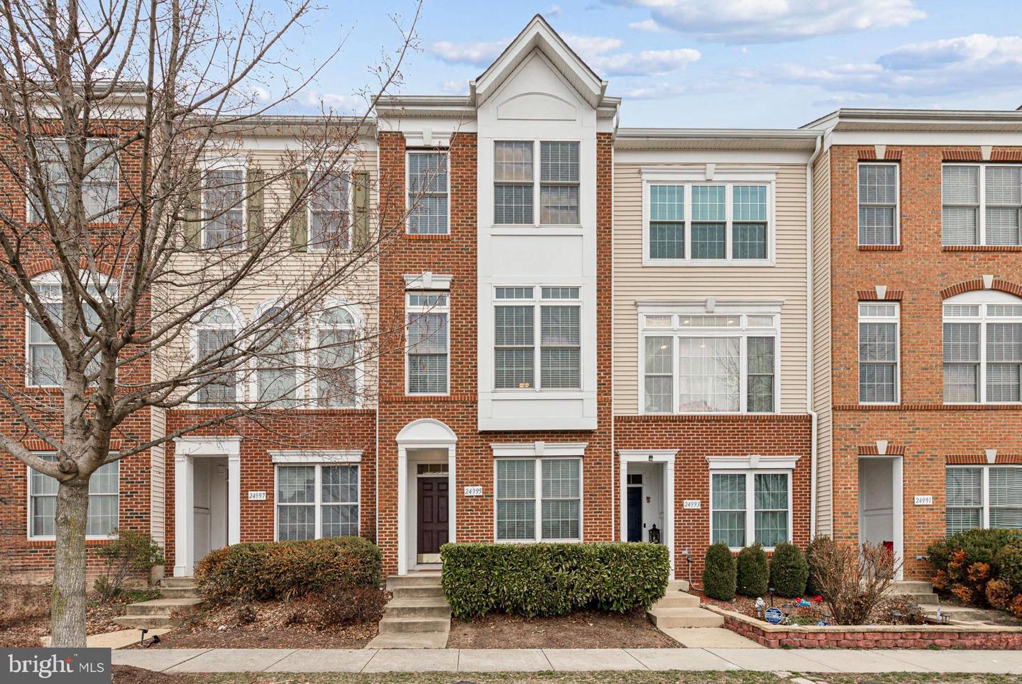 24995 RIDING CENTER DR, CHANTILLY, Virginia 20152, 3 Bedrooms Bedrooms, ,3 BathroomsBathrooms,Residential,For sale,24995 RIDING CENTER DR,VALO2099558 MLS # VALO2099558