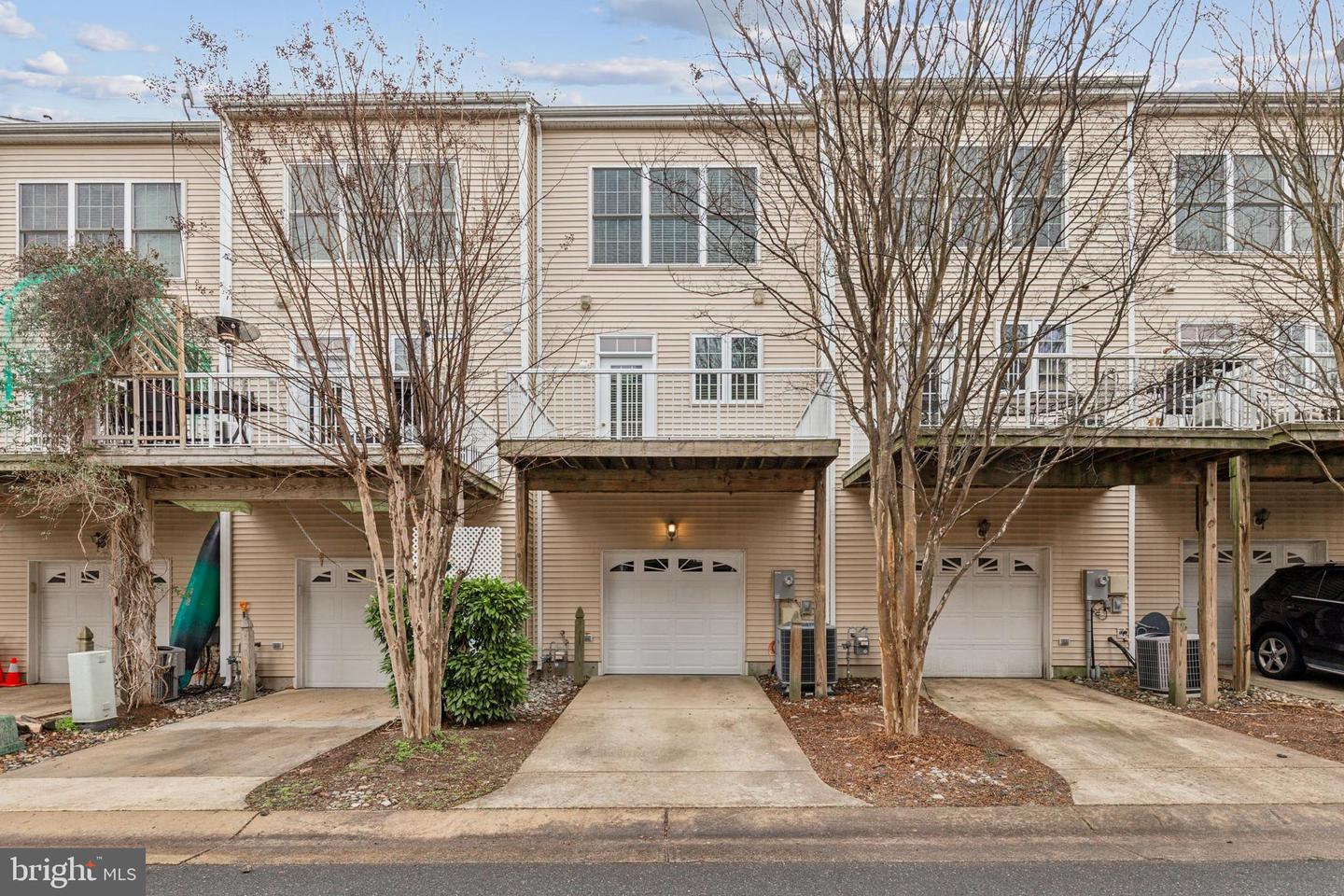 24995 RIDING CENTER DR, CHANTILLY, Virginia 20152, 3 Bedrooms Bedrooms, ,3 BathroomsBathrooms,Residential,For sale,24995 RIDING CENTER DR,VALO2099558 MLS # VALO2099558