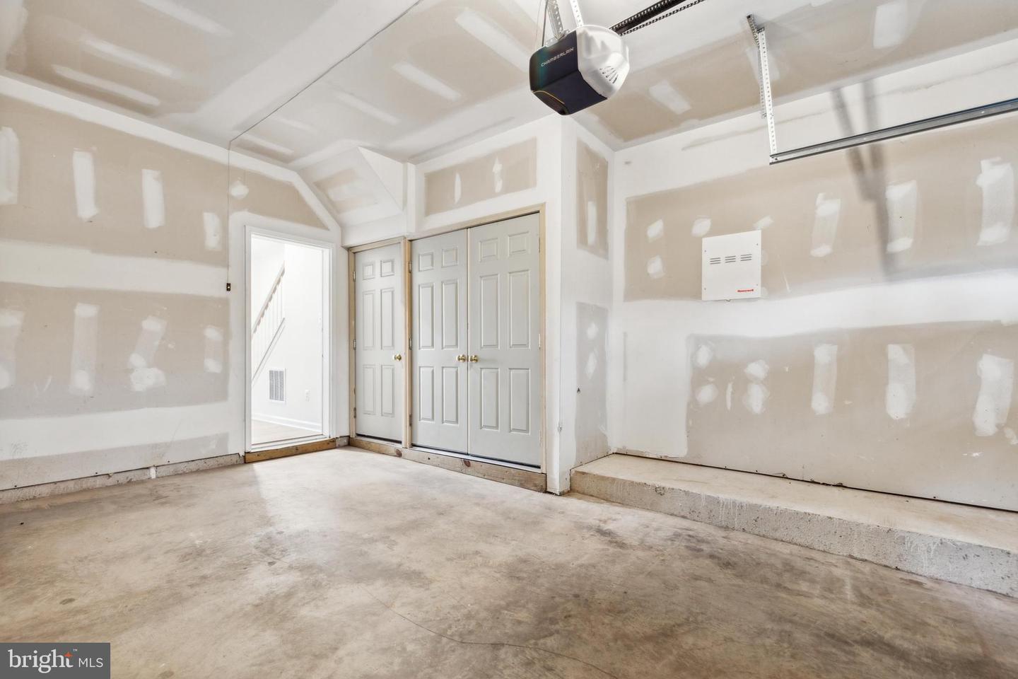 24995 RIDING CENTER DR, CHANTILLY, Virginia 20152, 3 Bedrooms Bedrooms, ,3 BathroomsBathrooms,Residential,For sale,24995 RIDING CENTER DR,VALO2099558 MLS # VALO2099558