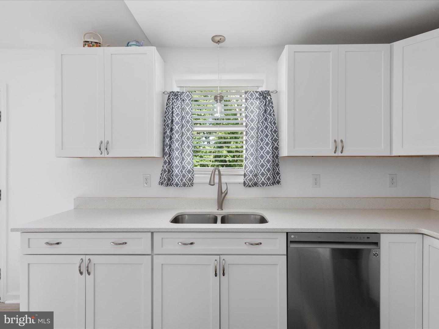 295 ROCKY MOUNT RD, LINDEN, Virginia 22642, 3 Bedrooms Bedrooms, ,2 BathroomsBathrooms,Residential,For sale,295 ROCKY MOUNT RD,VAWR2011466 MLS # VAWR2011466