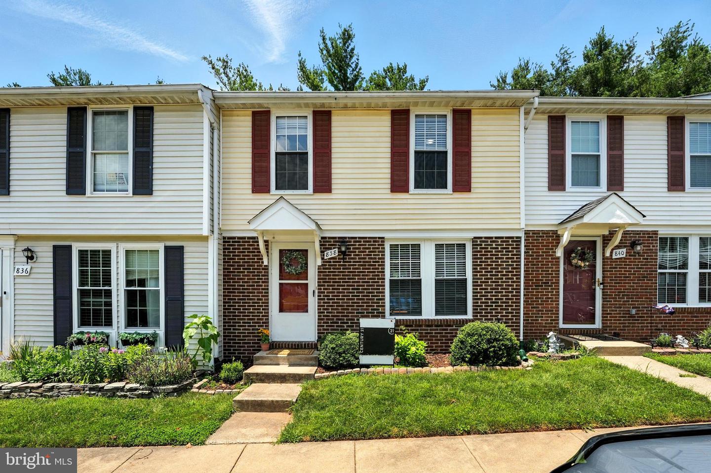 838 OAK LEAF CT, WARRENTON, Virginia 20186, 3 Bedrooms Bedrooms, ,2 BathroomsBathrooms,Residential,For sale,838 OAK LEAF CT,VAFQ2017058 MLS # VAFQ2017058