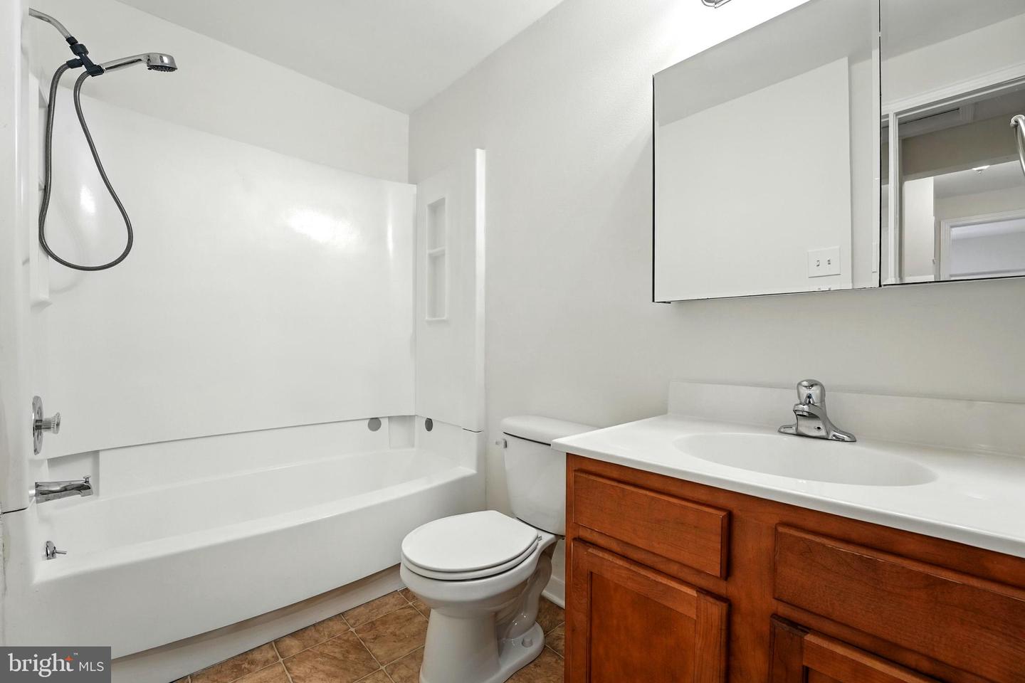 838 OAK LEAF CT, WARRENTON, Virginia 20186, 3 Bedrooms Bedrooms, ,2 BathroomsBathrooms,Residential,For sale,838 OAK LEAF CT,VAFQ2017058 MLS # VAFQ2017058