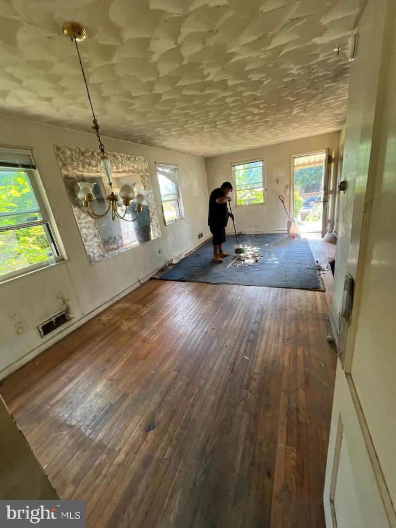3650 EDISON ST, ALEXANDRIA, Virginia 22305, 3 Bedrooms Bedrooms, ,1 BathroomBathrooms,Residential,For sale,3650 EDISON ST,VAAX2046522 MLS # VAAX2046522