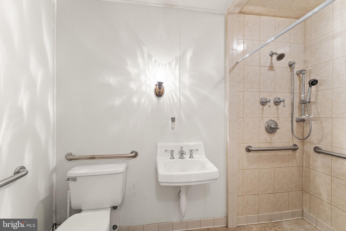 7511 & 7519 ELMORES LN, WARRENTON, Virginia 20187, 9 Bedrooms Bedrooms, ,7 BathroomsBathrooms,Residential,For sale,7511 & 7519 ELMORES LN,VAFQ2017044 MLS # VAFQ2017044