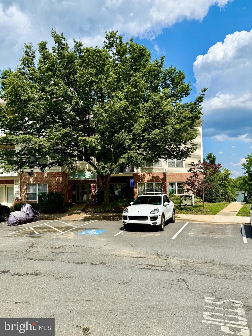 6541 GRANGE LN #401, ALEXANDRIA, Virginia 22315, 2 Bedrooms Bedrooms, ,2 BathroomsBathrooms,Residential,For sale,6541 GRANGE LN #401,VAFX2247798 MLS # VAFX2247798