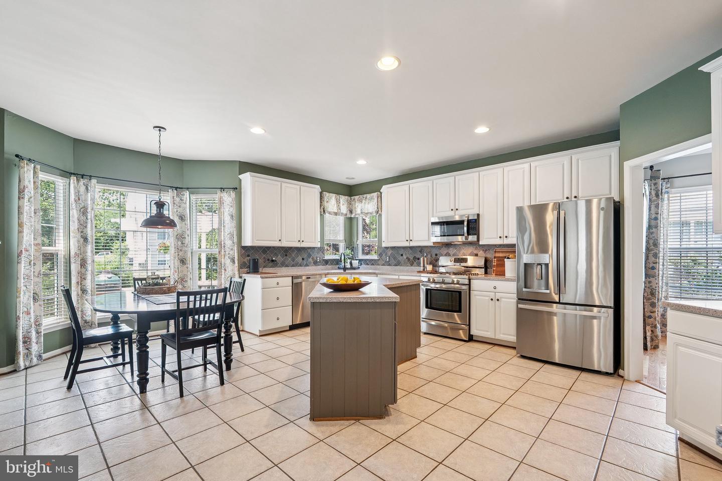 18265 OAK LAKE CT, LEESBURG, Virginia 20176, 4 Bedrooms Bedrooms, ,3 BathroomsBathrooms,Residential,For sale,18265 OAK LAKE CT,VALO2099714 MLS # VALO2099714