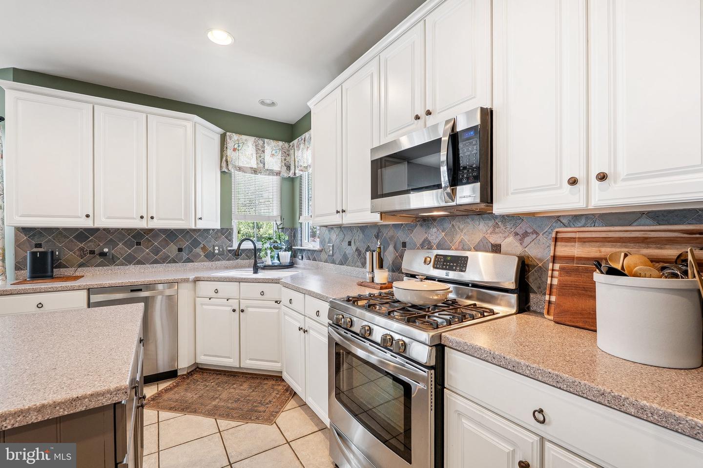 18265 OAK LAKE CT, LEESBURG, Virginia 20176, 4 Bedrooms Bedrooms, ,3 BathroomsBathrooms,Residential,For sale,18265 OAK LAKE CT,VALO2099714 MLS # VALO2099714
