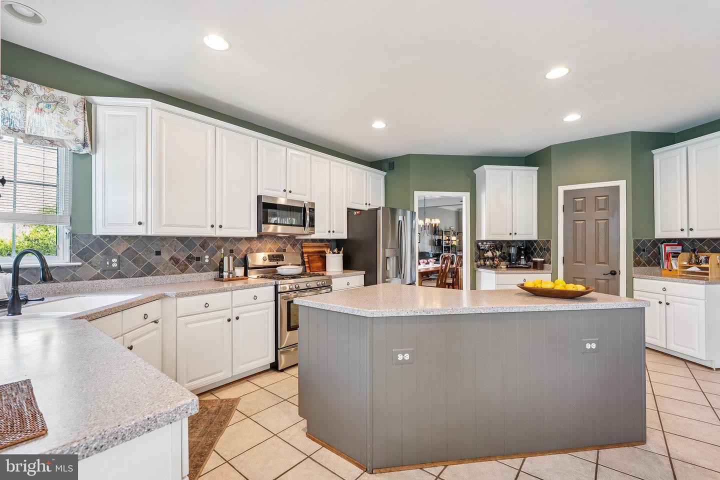 18265 OAK LAKE CT, LEESBURG, Virginia 20176, 4 Bedrooms Bedrooms, ,3 BathroomsBathrooms,Residential,For sale,18265 OAK LAKE CT,VALO2099714 MLS # VALO2099714