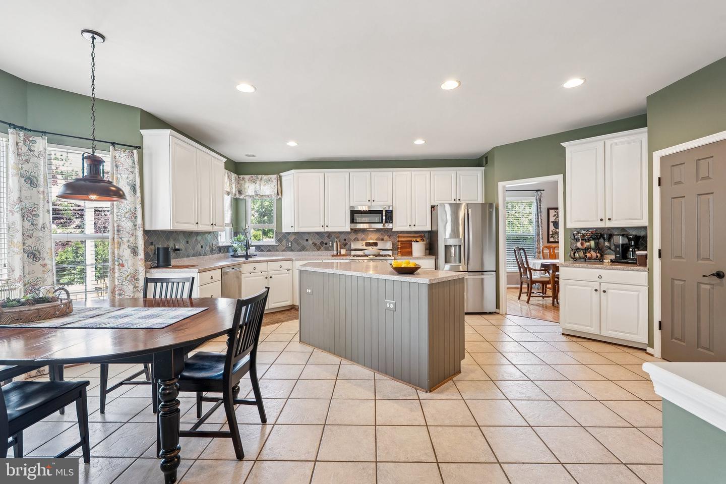 18265 OAK LAKE CT, LEESBURG, Virginia 20176, 4 Bedrooms Bedrooms, ,3 BathroomsBathrooms,Residential,For sale,18265 OAK LAKE CT,VALO2099714 MLS # VALO2099714