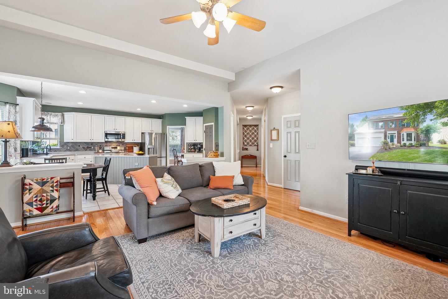 18265 OAK LAKE CT, LEESBURG, Virginia 20176, 4 Bedrooms Bedrooms, ,3 BathroomsBathrooms,Residential,For sale,18265 OAK LAKE CT,VALO2099714 MLS # VALO2099714