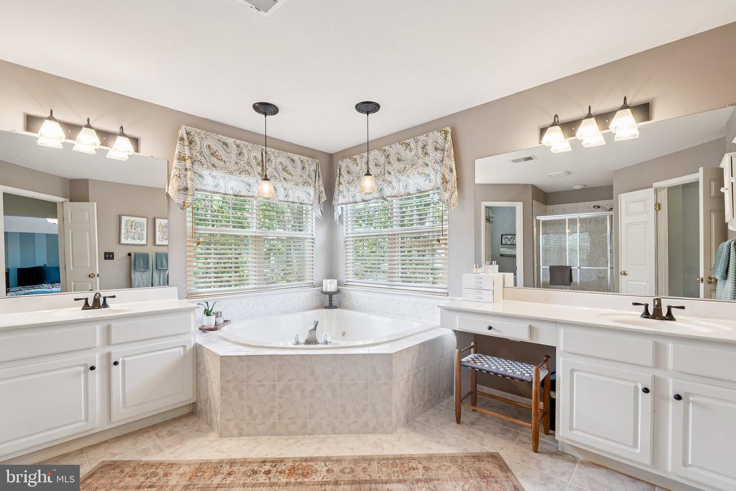 18265 OAK LAKE CT, LEESBURG, Virginia 20176, 4 Bedrooms Bedrooms, ,3 BathroomsBathrooms,Residential,For sale,18265 OAK LAKE CT,VALO2099714 MLS # VALO2099714